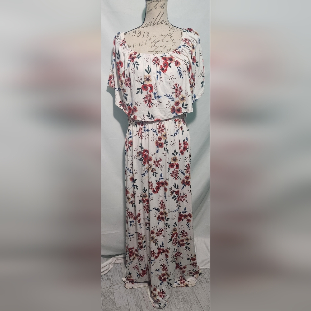 NWT Celeste White Floral Maxi Dress. Size 1X. Super Soft. Coquette. Boutique